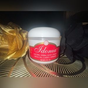 Idonia body cream.